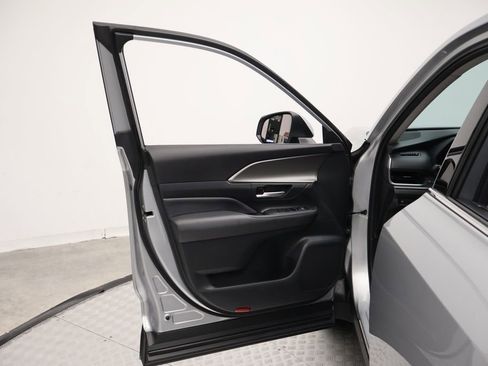 Used 2025 Toyota Grand Highlander XLE FWD image 16
