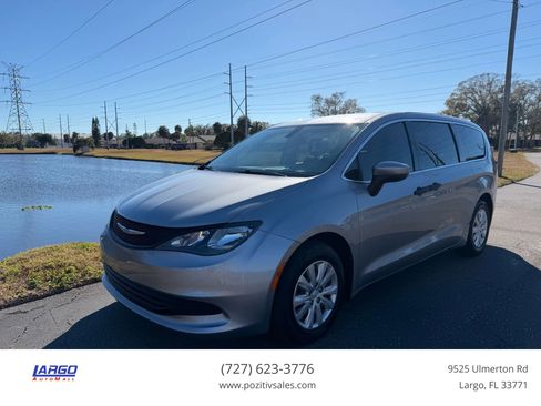 Used 2018 Chrysler Pacifica L image 1