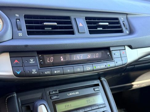 Used 2017 Lexus CT 200h image 23
