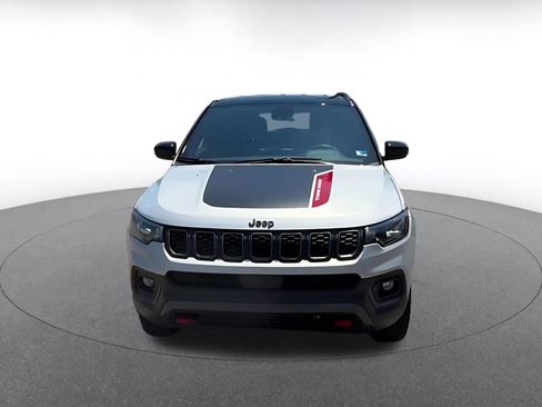 Used 2025 Jeep Compass Trailhawk AWD/4WD image 3