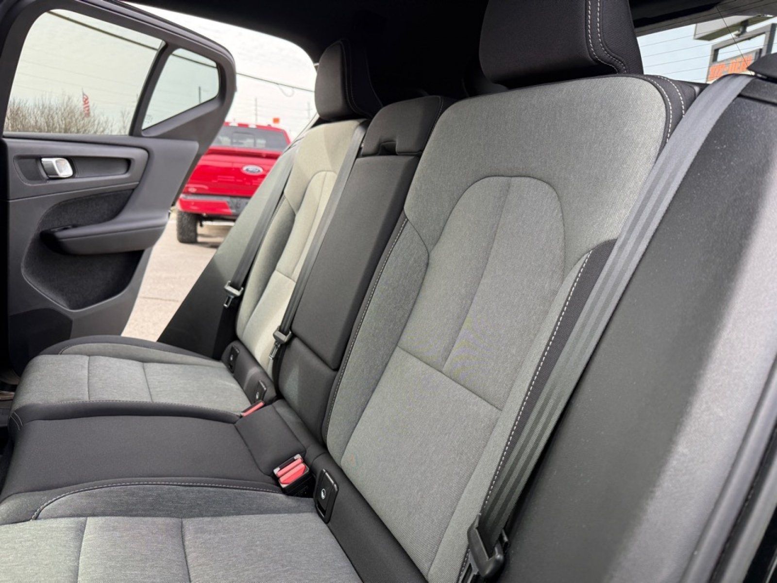 Used 2023 Volvo XC40 B5 Core AWD/4WD image 29