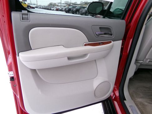 Used 2013 Chevrolet Suburban LTZ image 41