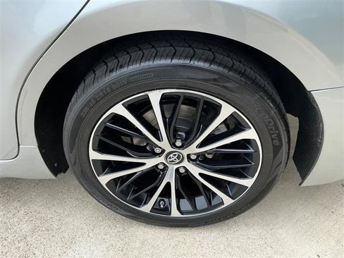 Used 2018 Toyota Camry SE FWD image 23