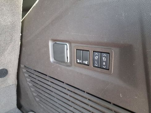 Used 2021 GMC Yukon SLT w/ SLT Luxury Plus Package image 5