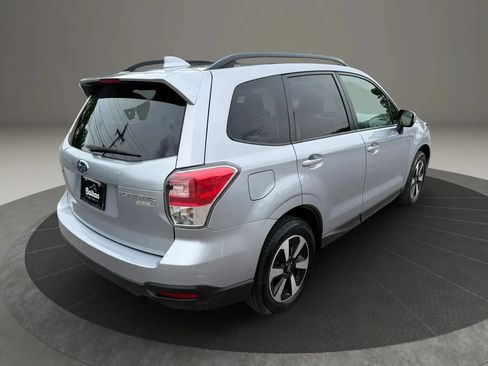 Used 2017 Subaru Forester 2.5i Premium w/ All-Weather Package AWD/4WD image 4
