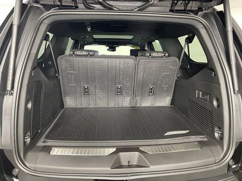 New 2026 Chevrolet Suburban High Country image 17