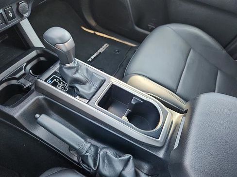 Used 2022 Toyota Tacoma Limited image 20