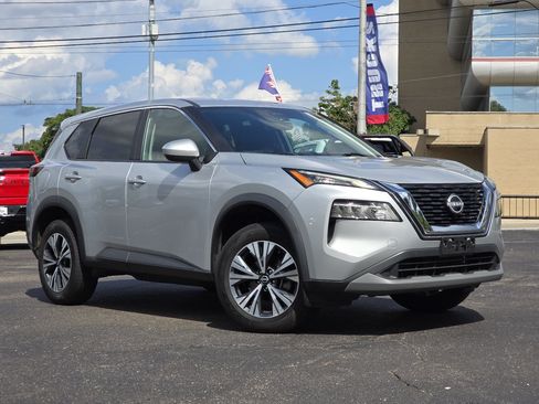 Used 2023 Nissan Rogue SV AWD/4WD image 2