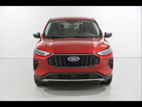 Used 2025 Ford Escape Active w/ Cold Weather Package AWD/4WD image 2