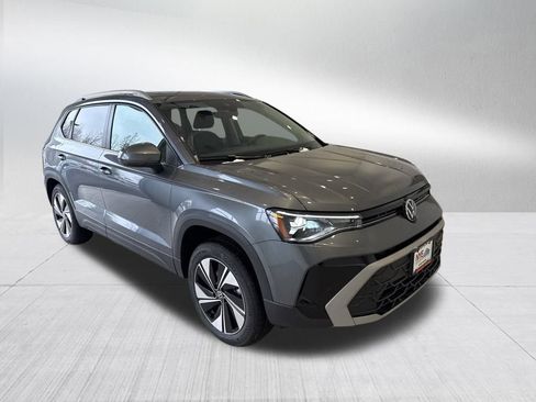 New 2026 Volkswagen Taos SE image 7