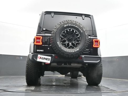 Used 2018 Jeep Wrangler Unlimited Rubicon w/ Dual Top Group AWD/4WD image 50