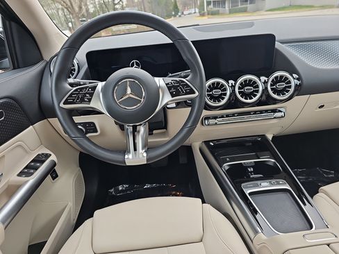 Certified 2025 Mercedes-Benz GLA 250 4MATIC image 17