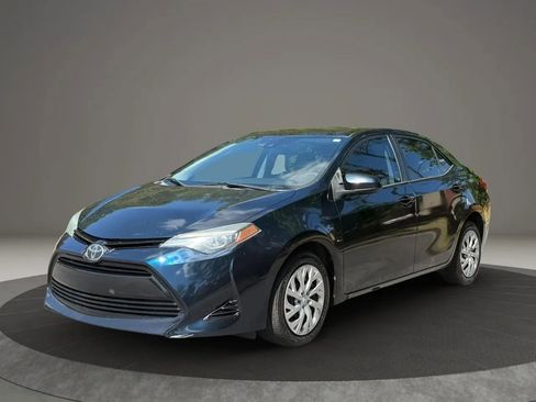 Used 2018 Toyota Corolla LE FWD image 1