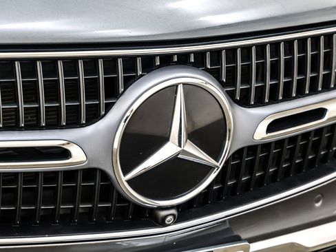 Used 2023 Mercedes-Benz GLC 300 4MATIC w/ Exclusive Trim Package image 14