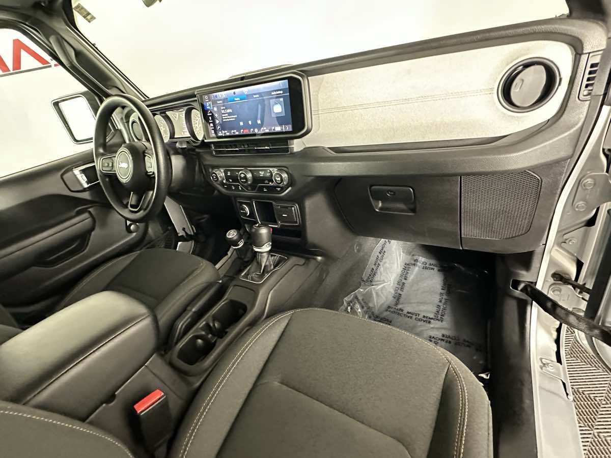 Used 2024 Jeep Gladiator Sport AWD/4WD image 10