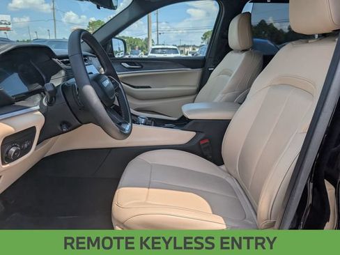 Certified 2025 Jeep Grand Cherokee L Limited w/ Luxury Tech Group II AWD/4WD image 16