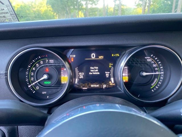 Used 2021 Jeep Wrangler Unlimited Sahara w/ Dual Top Group AWD/4WD image 11