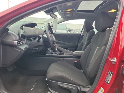 Used 2024 Hyundai Elantra SEL w/ Convenience Package image 11