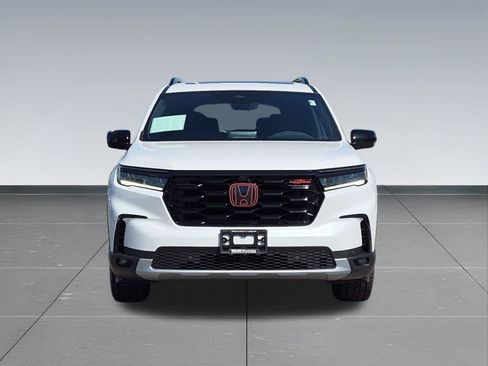 Certified 2025 Honda Pilot TrailSport image 9