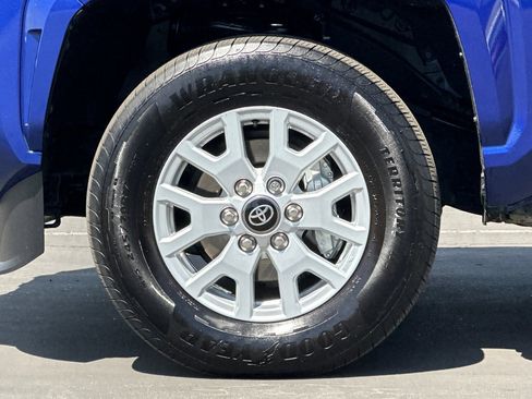 Used 2025 Toyota Tacoma SR5 AWD/4WD image 25