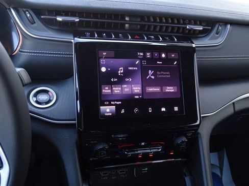 New 2024 Jeep Grand Cherokee L Laredo image 28