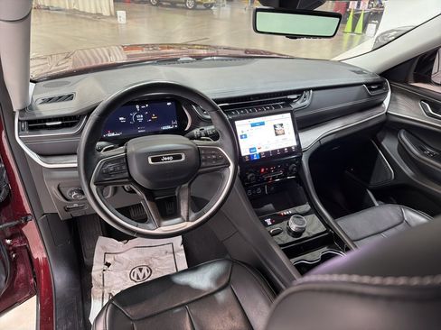 Used 2021 Jeep Grand Cherokee L Limited w/ Luxury Tech Group II image 23