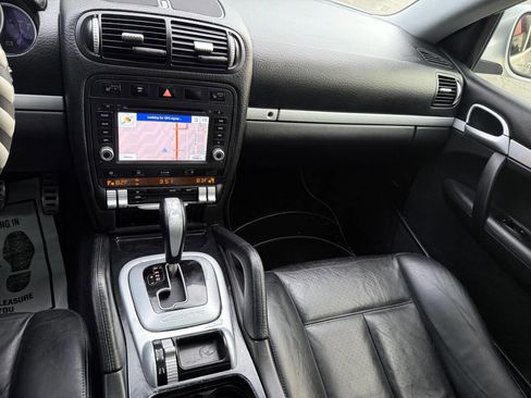 Used 2005 Porsche Cayenne S image 19