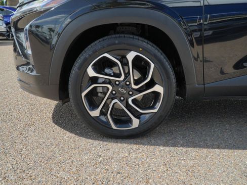 Used 2024 Chevrolet Trax RS w/ Sunroof Package FWD image 17