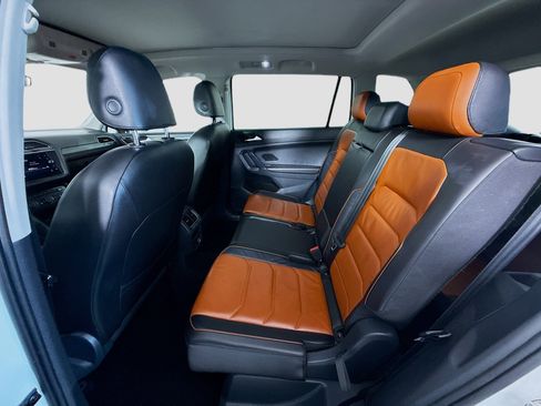 Used 2018 Volkswagen Tiguan SEL Premium image 25