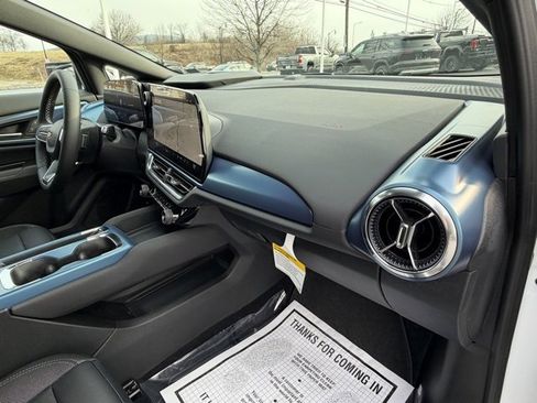 New 2026 Chevrolet Equinox EV LT image 40