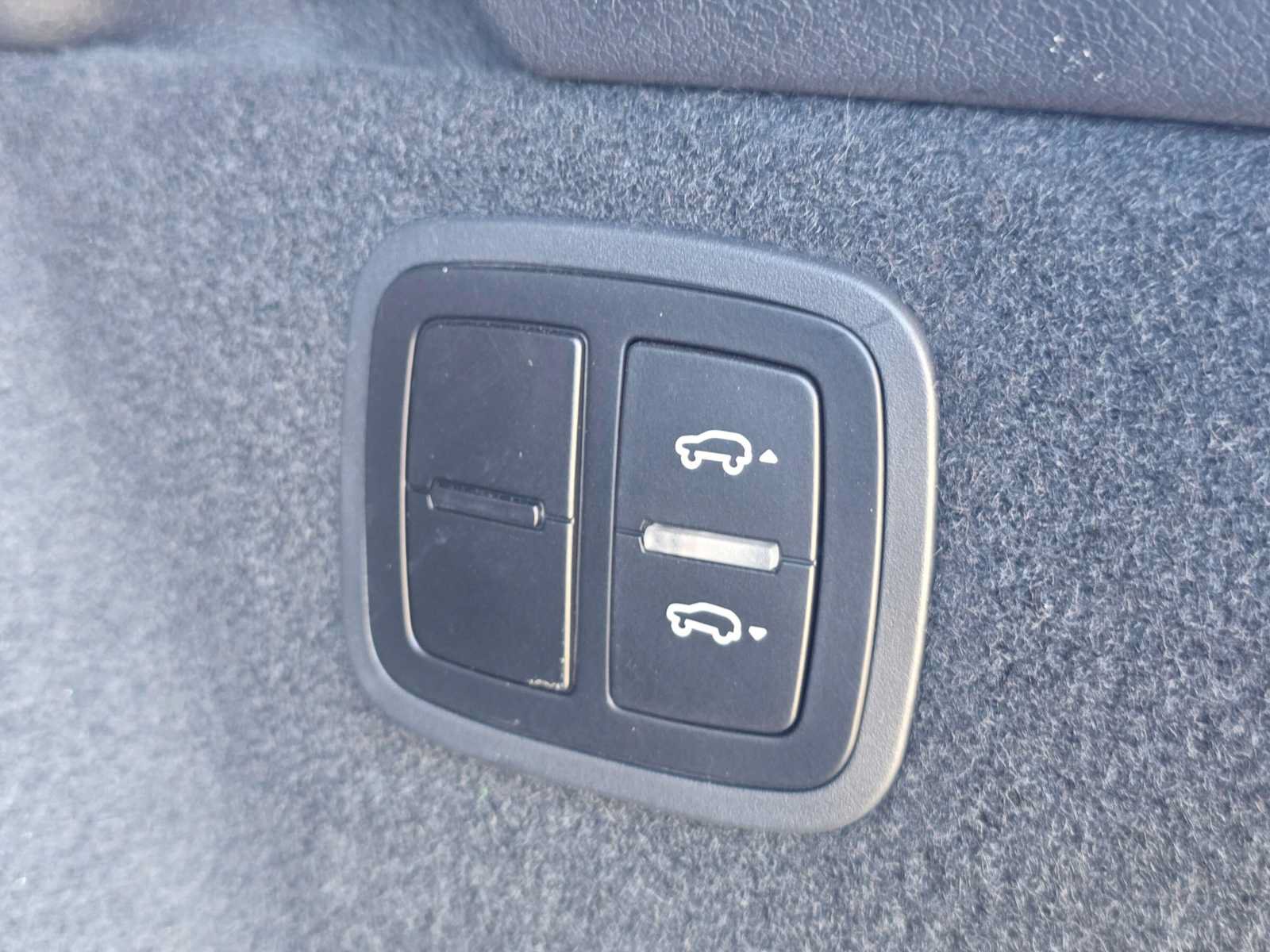 Used 2022 Porsche Macan S AWD/4WD image 15