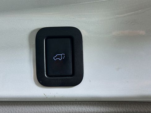 Used 2018 Toyota Highlander Limited FWD image 33