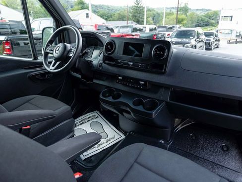 Used 2024 Mercedes-Benz Sprinter 2500 image 25