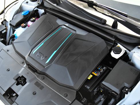 Used 2024 Hyundai Ioniq 5 SE RWD image 48