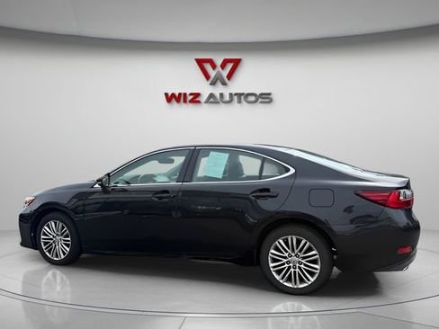 Used 2017 Lexus ES 350 w/ Premium Package FWD image 2