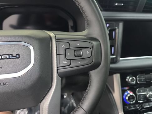 Used 2024 GMC Yukon XL Denali AWD/4WD image 18