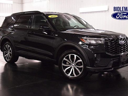 Used 2025 Ford Explorer ST-Line image 1