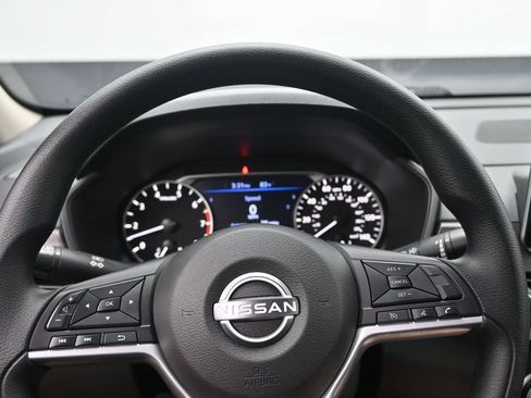 Used 2025 Nissan Altima 2.5 SV FWD image 12