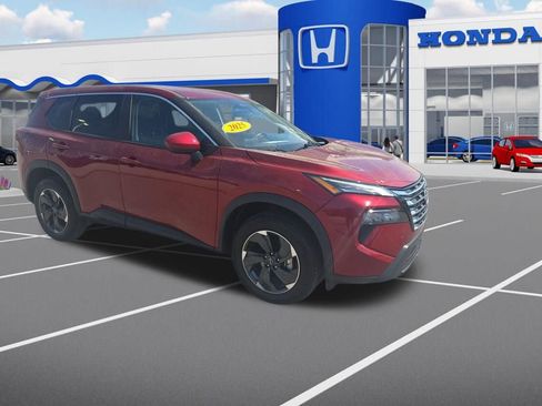 Used 2025 Nissan Rogue SV image 1