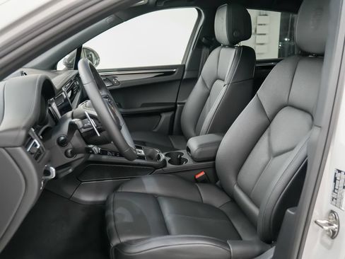 Used 2026 Porsche Macan Turbo AWD/4WD image 5