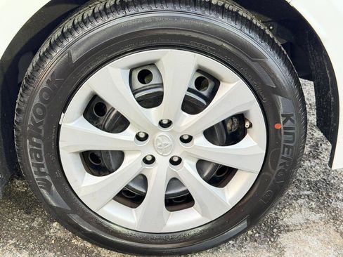 Used 2021 Toyota Corolla LE image 63