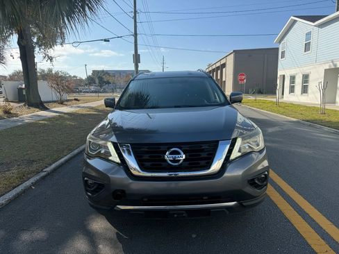 Used 2017 Nissan Pathfinder SL w/ Trailer Tow Package FWD image 2