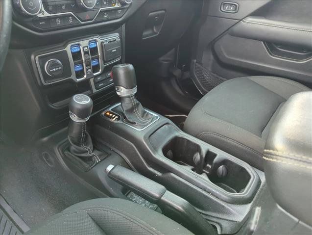 Used 2022 Jeep Wrangler Unlimited Sahara w/ Cold Weather Group AWD/4WD image 14