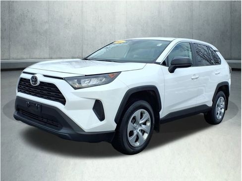 Certified 2022 Toyota RAV4 LE image 3