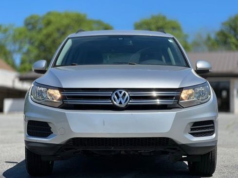 Used 2016 Volkswagen Tiguan S image 2
