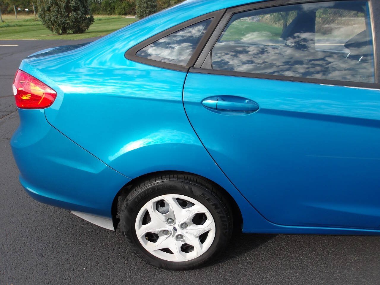 Used 2013 Ford Fiesta SE FWD image 34