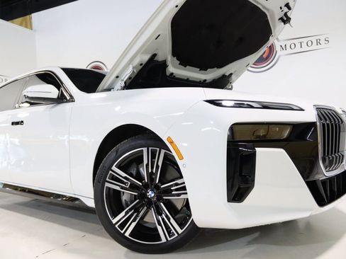 Used 2023 BMW 760i xDrive image 82