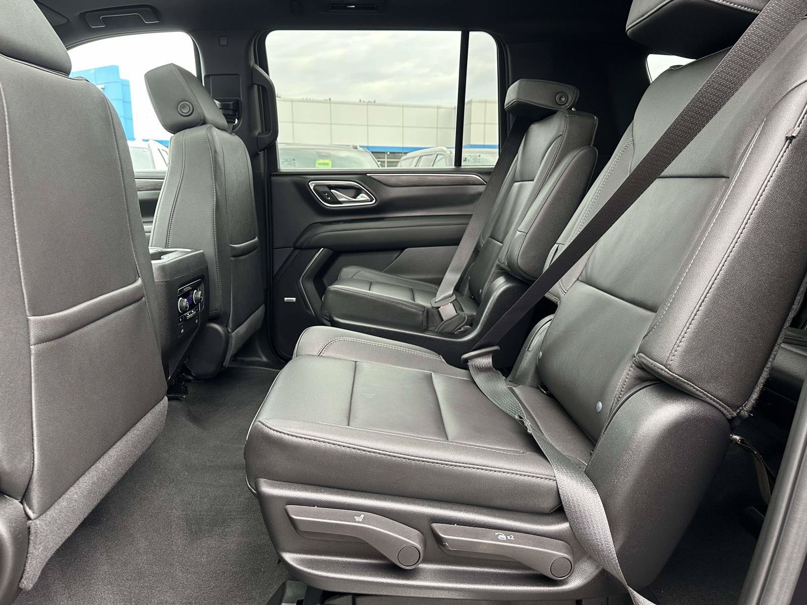 Used 2024 Chevrolet Suburban Z71 w/ Luxury Package AWD/4WD image 24