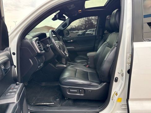 Used 2020 Toyota Tacoma TRD Sport w/ TRD Premium Sport Package image 15