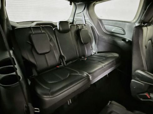 Used 2025 Chrysler Pacifica Select FWD image 26